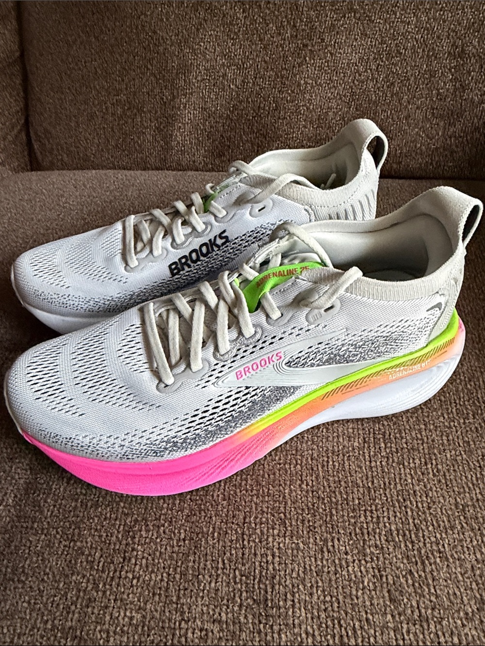 Brooks Adrenaline GTS 25 - Picture 2 of 5